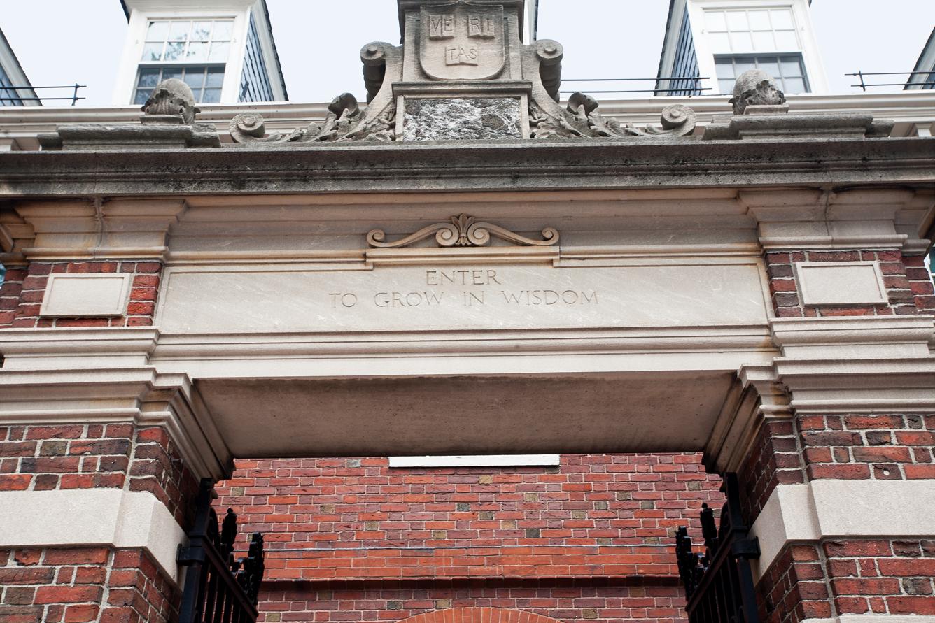 The Dexter (Class of 1890) Gate, famous for its “Enter to Grow in Wisdom” quotation, belongs to a row of prominent Harvard gates along Massachusetts Avenue. Wigglesworth Hall is in the background. (Credit: Ralph Lieberman)