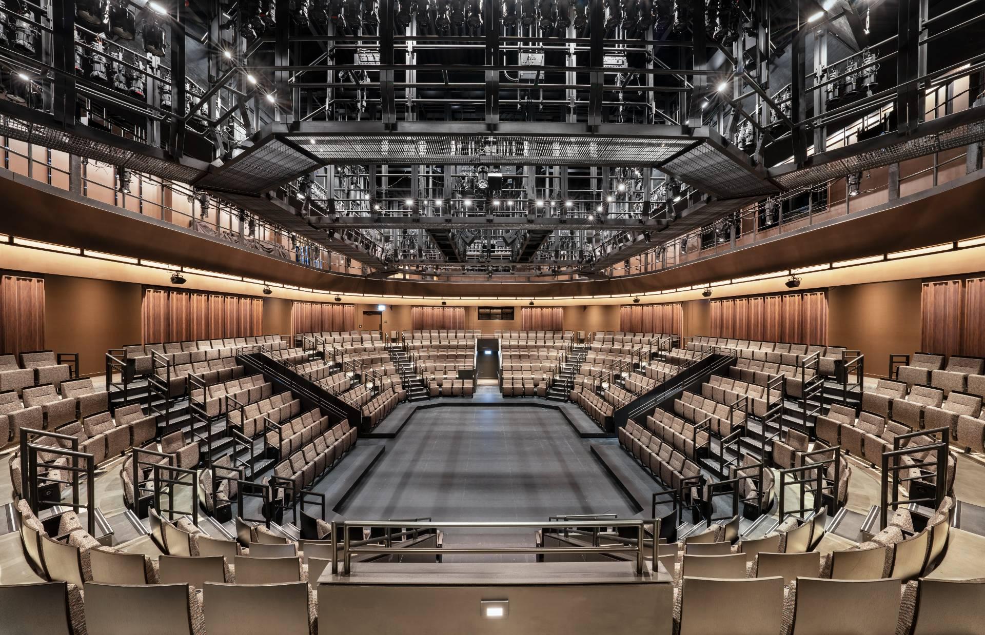 The Ensemble Theater in Honor of Helen Zell, designed by Charcoalblue, is the centerpiece of Steppenwolf Theatre Company’s new Liz and Eric Lefkofsky Arts and Education Center, designed by architect Gordon Gill FAIA of Adrian Smith + Gordon Gill Architecture. The intimate 400-seat theater in the round is one of its kind in Chicago. (Credit James Steinkamp Photography)