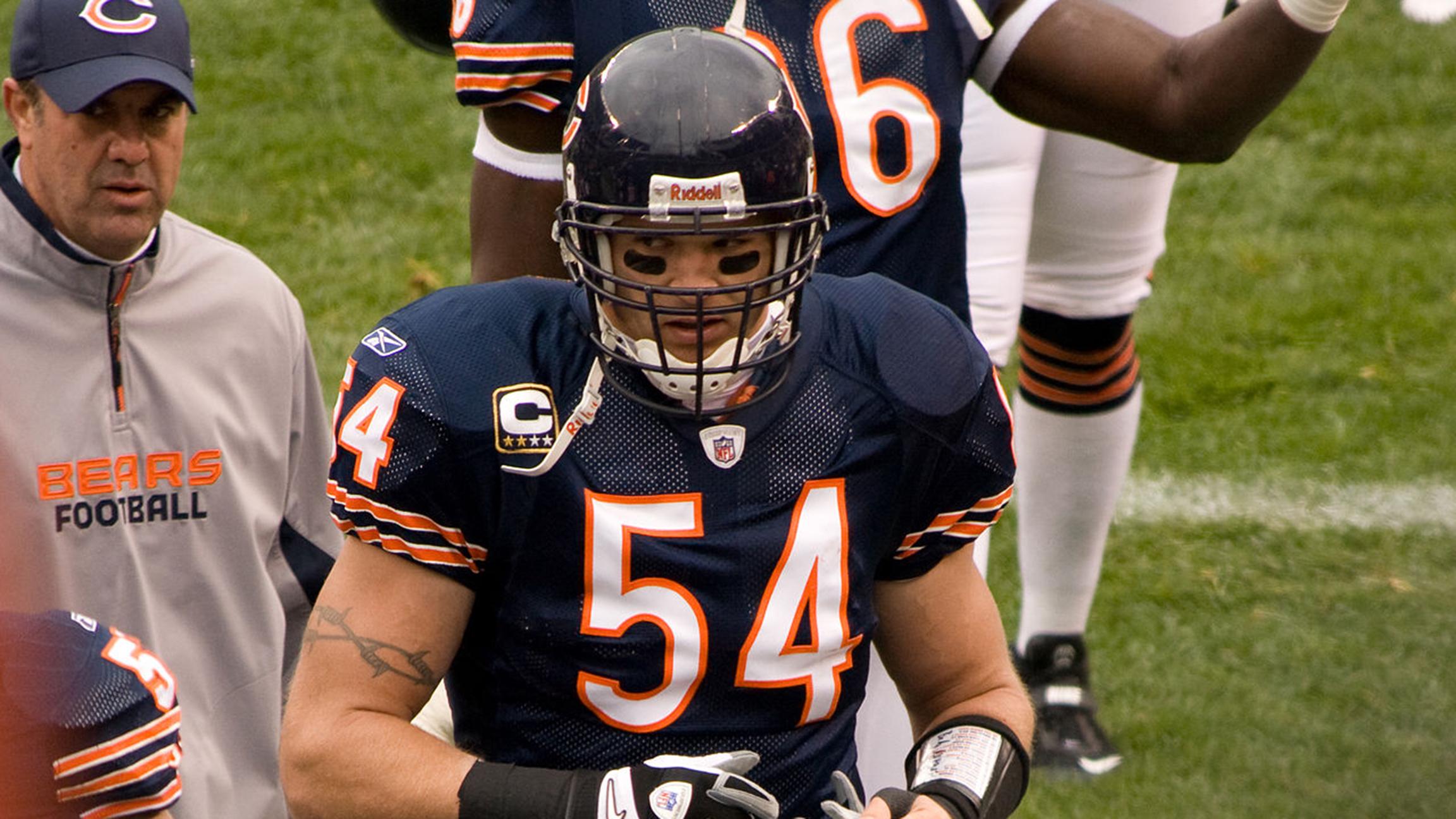 Brian Urlacher and Lance Briggs host a Bears block party on Saturday. (Jauerback / Wikimedia Commons)