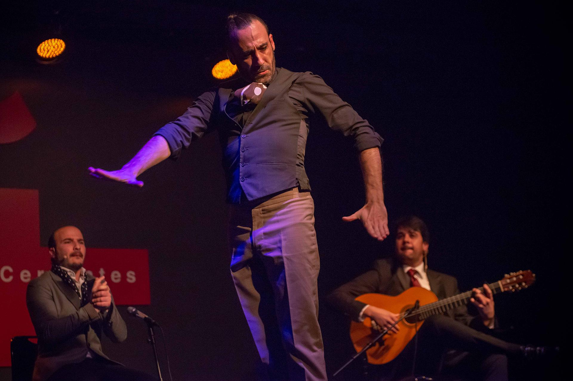 Flamenco dancer Jesus Ortega in the opening program of Instituto Cervantes’ Chicago Flamenco Festival. (Photo by John Boehm)