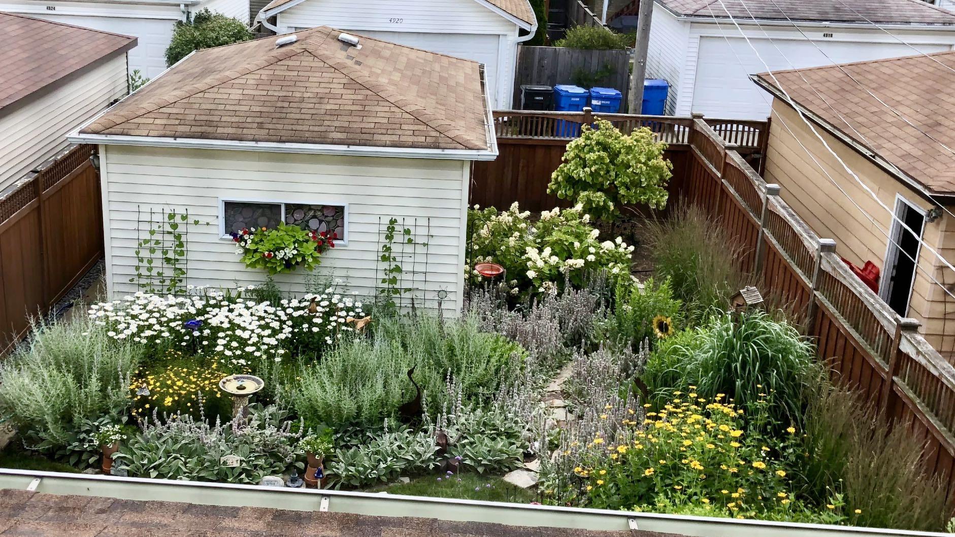 The 2020 winner in the rear/side garden category. (Courtesy of Chicago Bungalow Association)