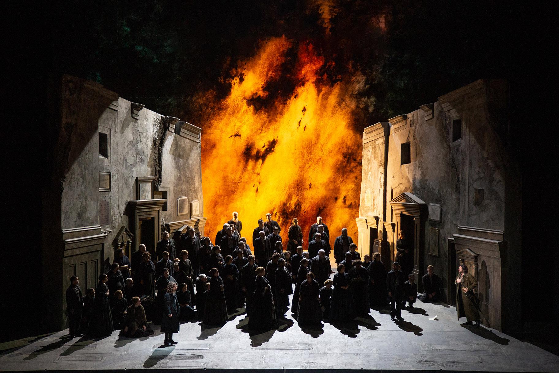 The Lyric Opera of Chicago Chorus in “Macbeth.” (Photo by Andrew Cioffi)