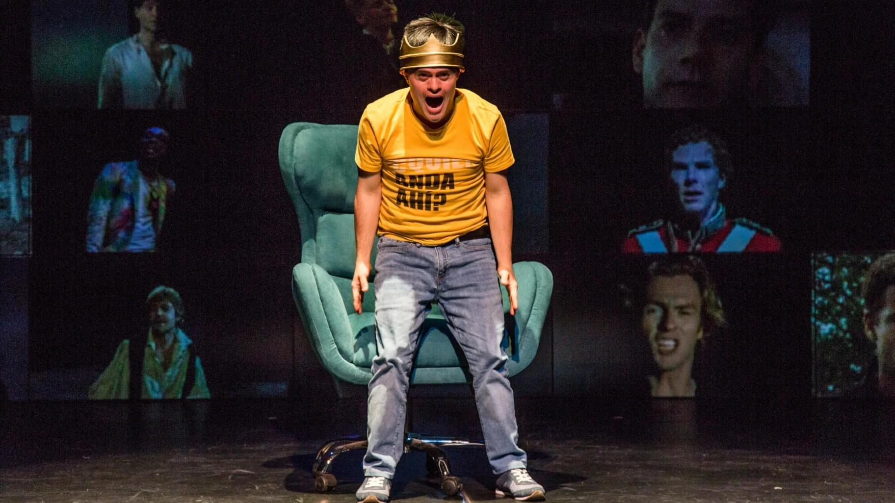 Jaime Cruz in Teatro La Plaza’s “Hamlet,” running at the Chicago Shakespeare Theater through March 23. (Courtesy of Teatro La Plaza)