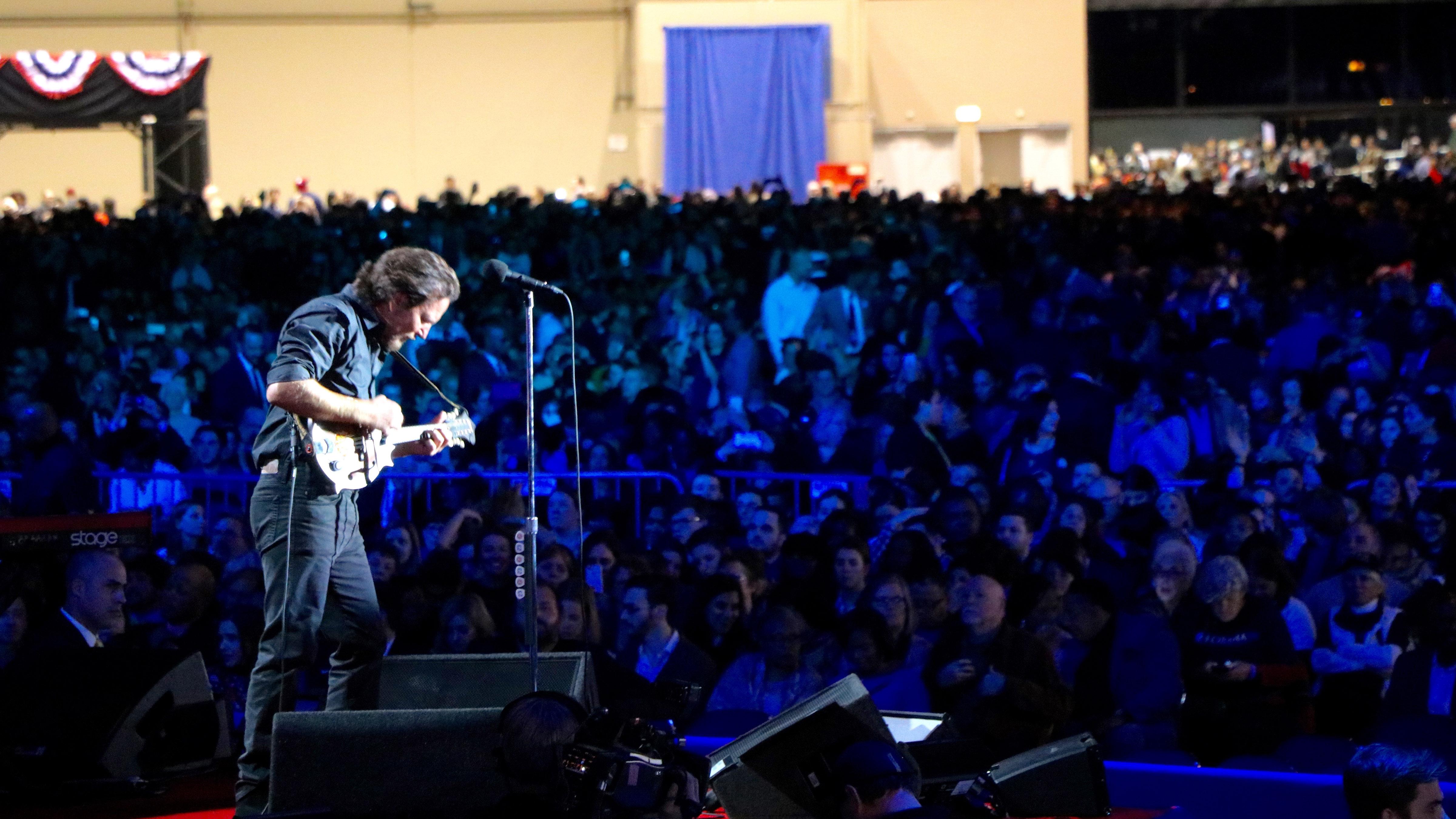 Musician Eddie Vedder opens the event. He was later joined by the Chicago Children's Choir. (Evan Garcia / Chicago Tonight)