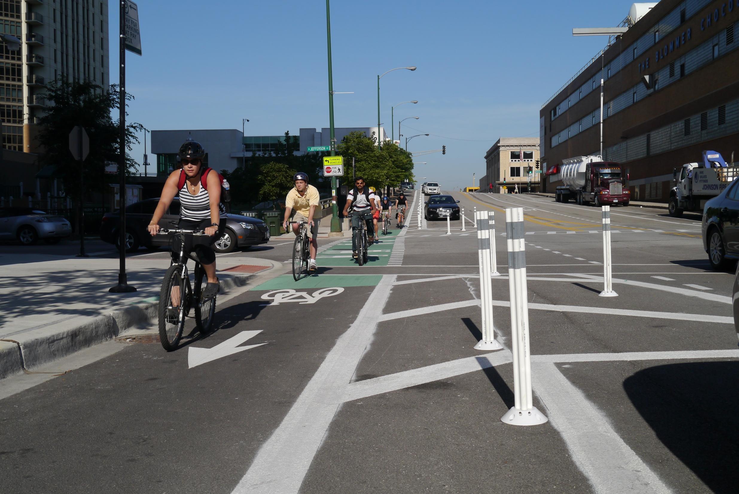 Chicago to Build 50 Miles of ‘Better Bike Lanes’ Chicago News WTTW