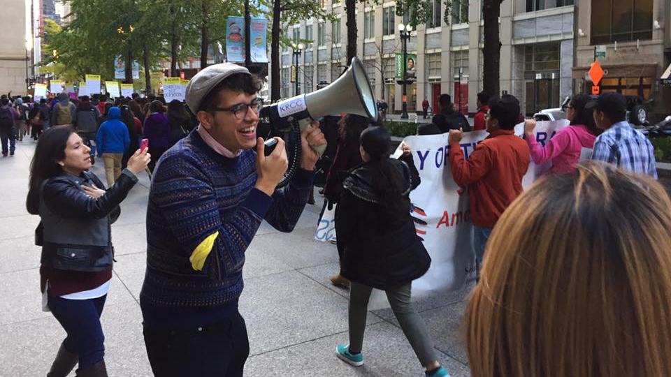 Mateo Uribe Rios leads student activists in a march from the Chicago Temple to the Thompson Center on Nov. 11. (Courtesy of Debbie Patiño)