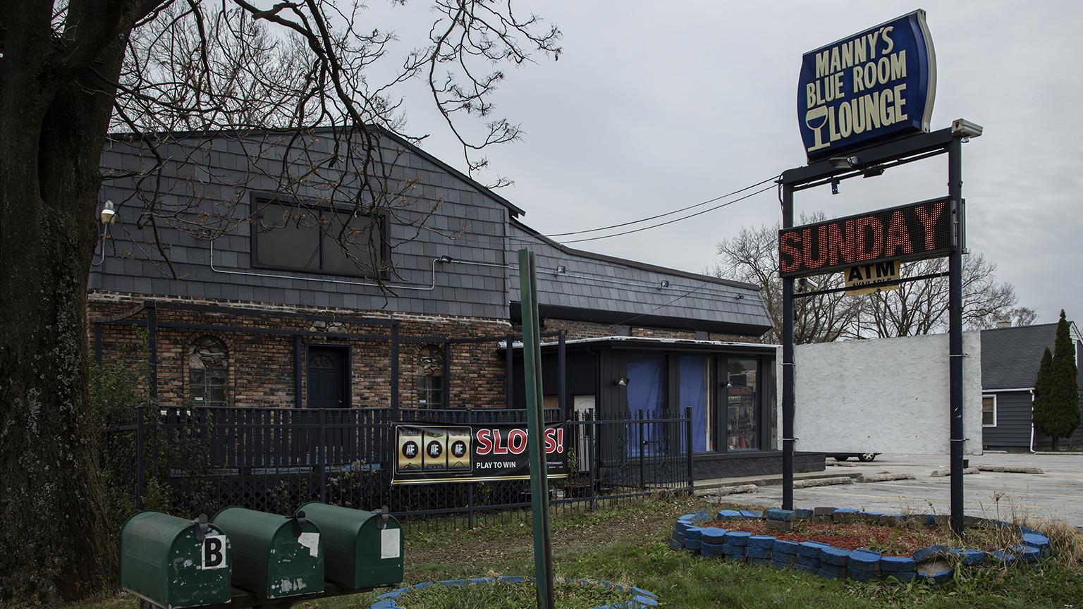 Lawsuit Illinois Guard Shot By Police Had On Security Hat Chicago Manny S Blue Room Lounge In Robbins On Monday Nov 12 2018