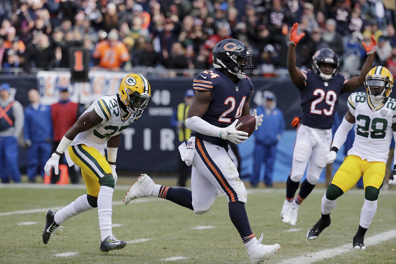 Chicago Bears running back Jordan Howard (24) runs to the end zone for a touchdown during the first half of the Sunday, Dec. 16, 2018 game against the Green Bay Packers. (Nam Y. Huh / AP Photo)