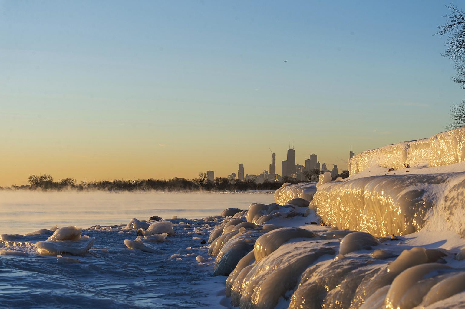 Chicago's lakefront is frozen over Friday, Jan. 25, 2019.  (Tyler LaRiviere / Chicago Sun-Times via AP)