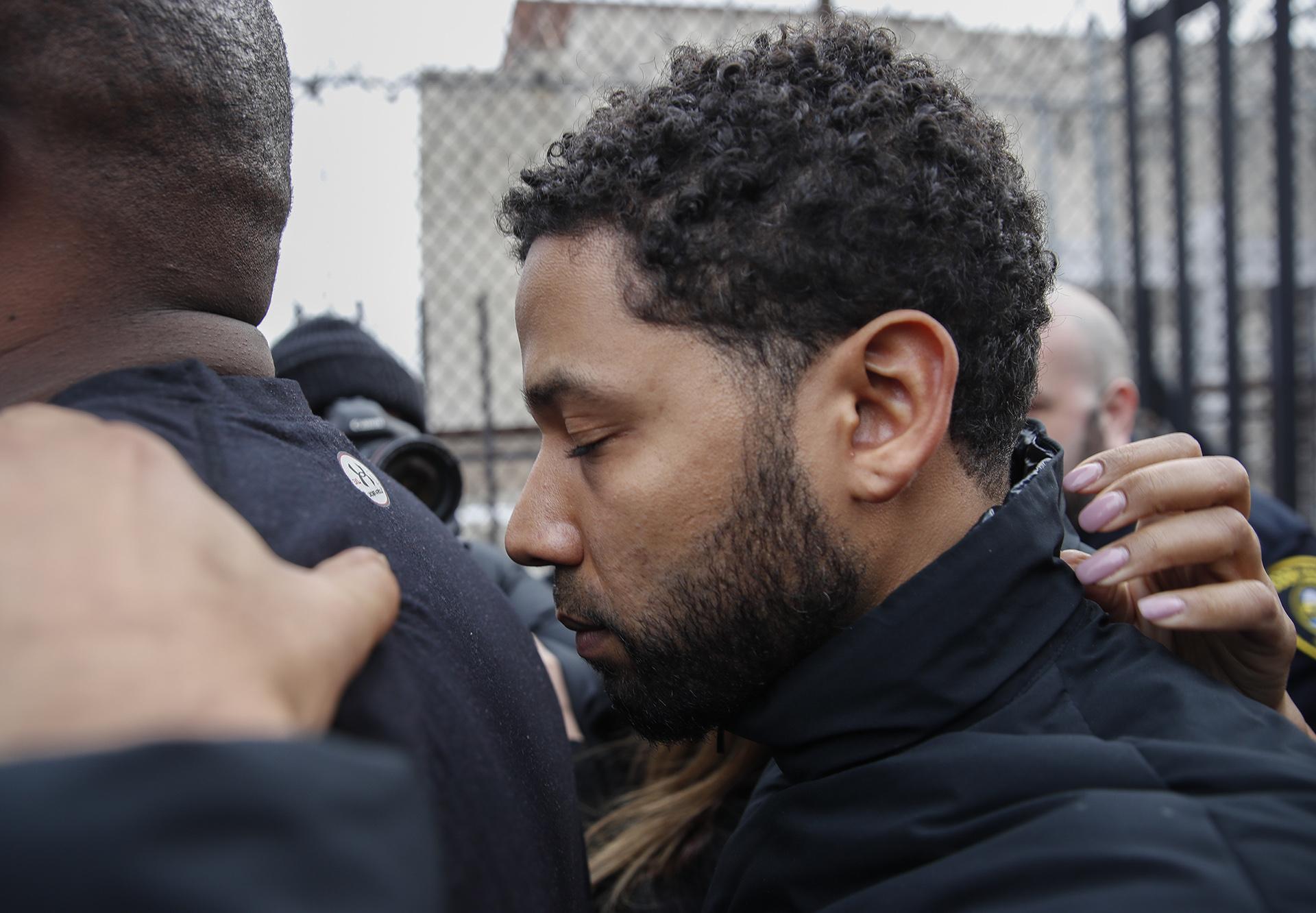 “Empire” actor Jussie Smollett leaves Cook County jail following his release, Thursday, Feb. 21, 2019. (AP Photo / Kamil Krzaczynski)