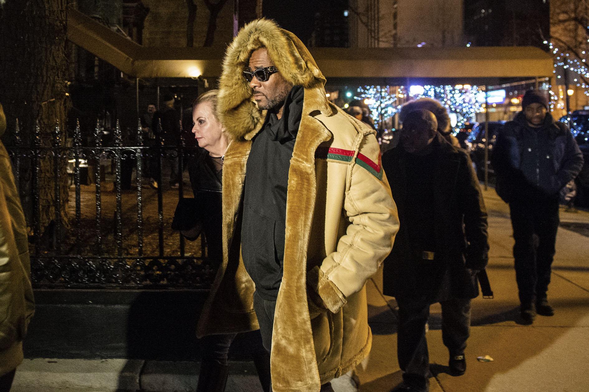 R. Kelly walks to his vehicle after exiting a cigar lounge in Chicago on Monday, Feb. 25, 2019.  A suburban Chicago woman posted the $100,000 bail for R. Kelly to be freed from jail while he awaits trial on sexual abuse charges.  (Tyler LaRiviere / Chicago Sun-Times via AP)