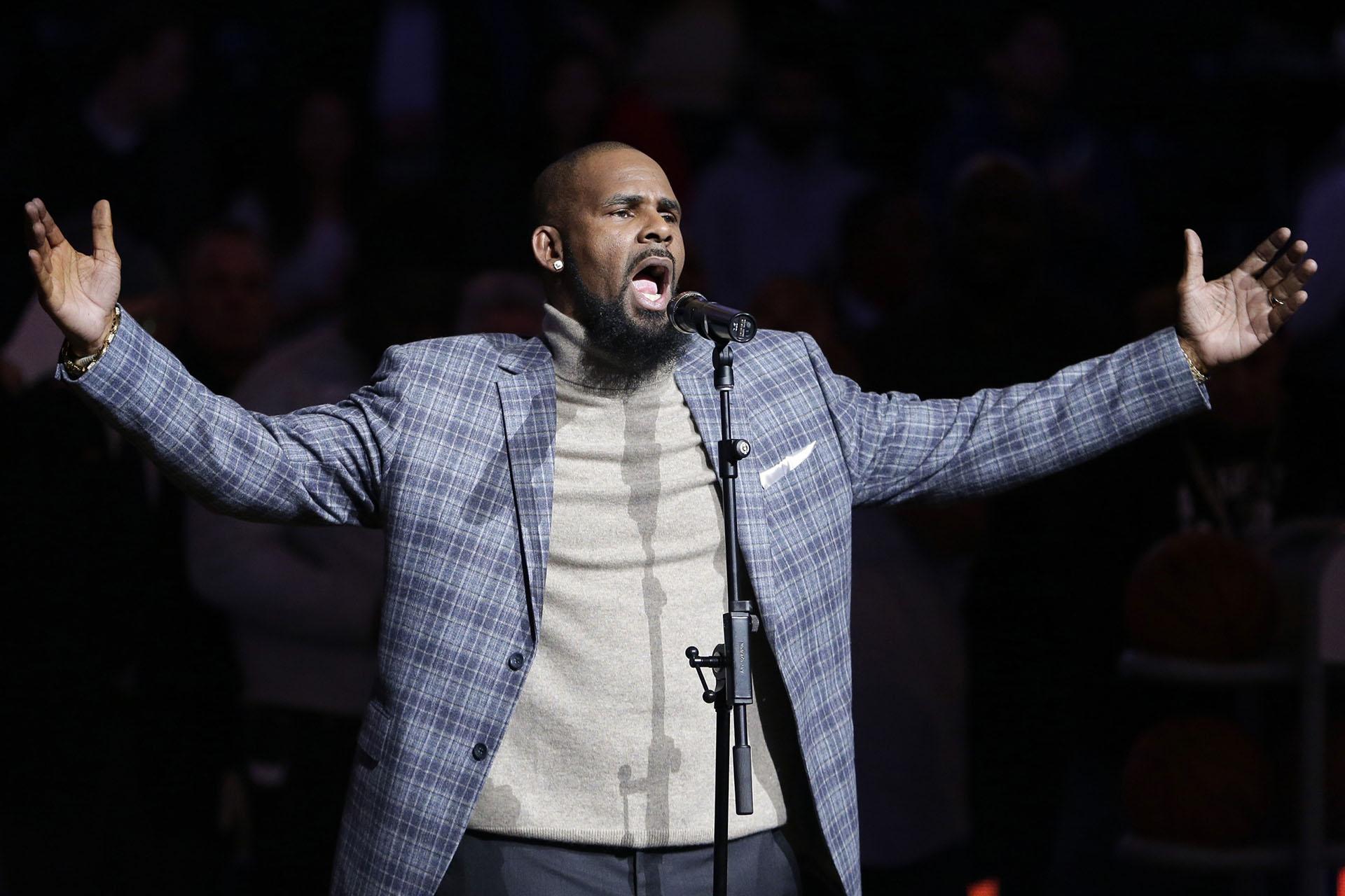 In this Nov. 17, 2015, file photo, musical artist R. Kelly performs the national anthem before an NBA basketball game between the Brooklyn Nets and the Atlanta Hawks in New York. (AP Photo / Frank Franklin II, File)
