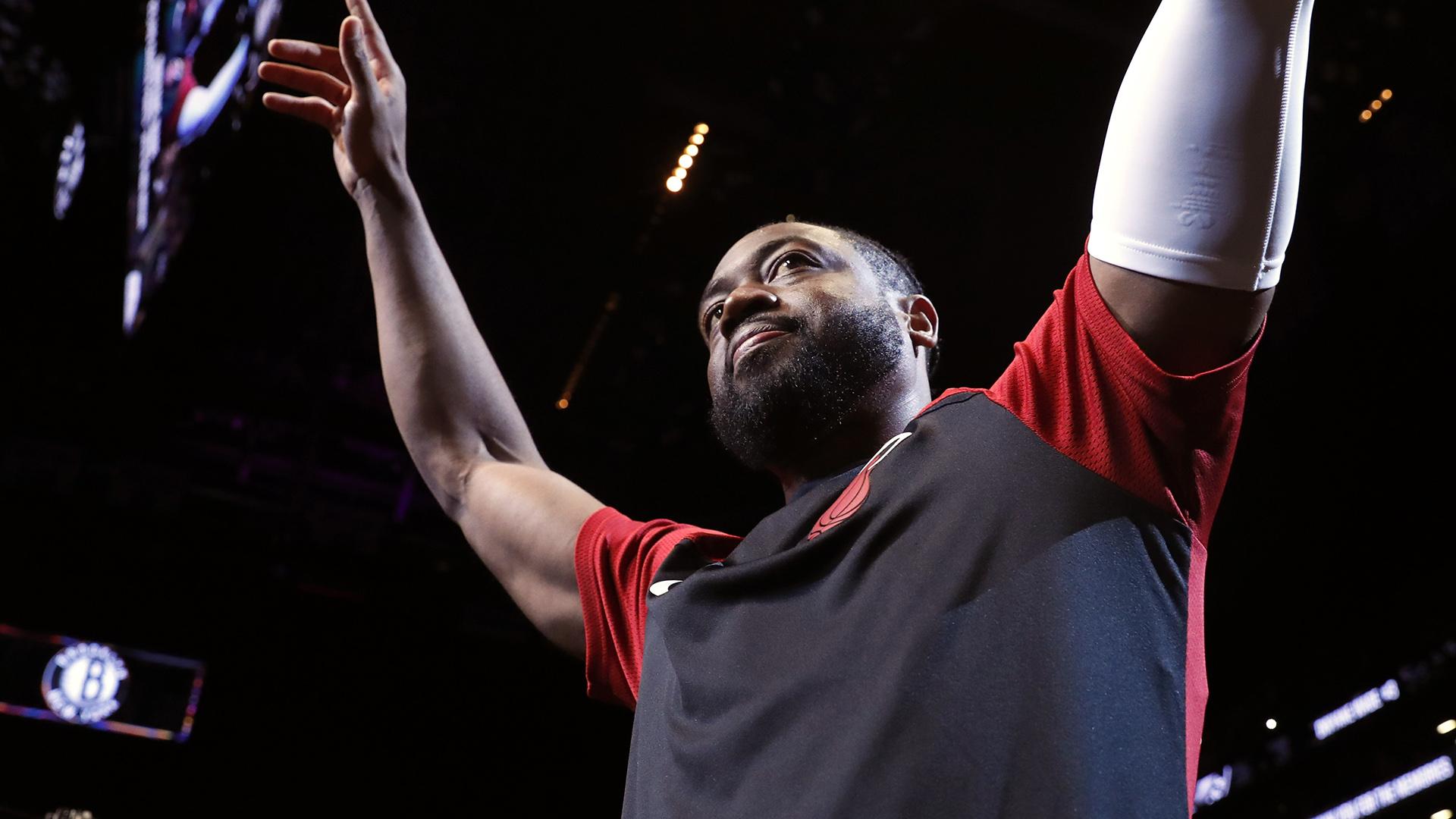 In this Wednesday, April 10, 2019, file photo, Miami Heat guard Dwyane Wade (3) acknowledges cheers from the crowd before the start of the final NBA basketball game of his career, against the Brooklyn Nets in New York. (AP Photo / Kathy Willens, File)