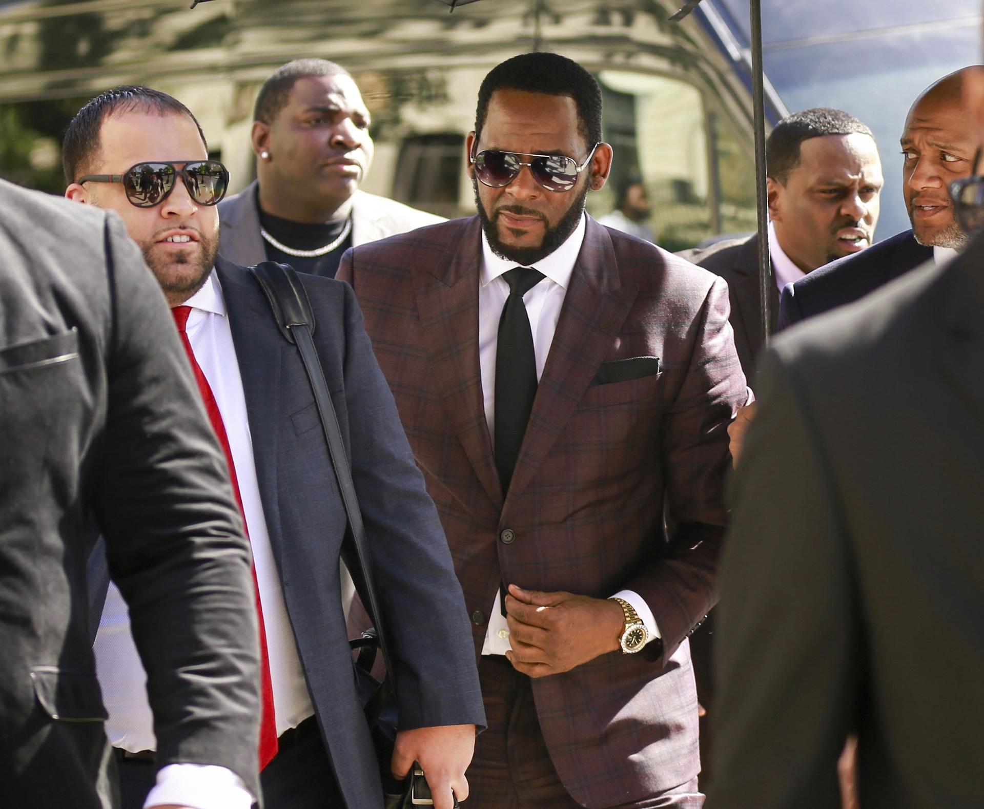 In this June 26, 2019, file photo, R&B singer R. Kelly, center, arrives at the Leighton Criminal Court building for an arraignment on sex-related felonies in Chicago. (AP Photo / Amr Alfiky, File)