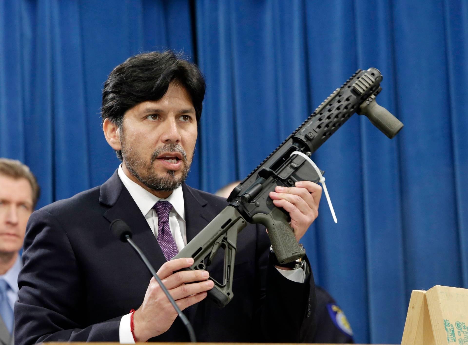 In this Jan. 13, 2014 file photo, former California State Sen. Kevin de Leon, D-Los Angeles, displays a homemade fully automatic rifle, confiscated by the Department of Justice, at the Capitol in Sacramento, California. (AP Photo / Rich Pedroncelli, File)
