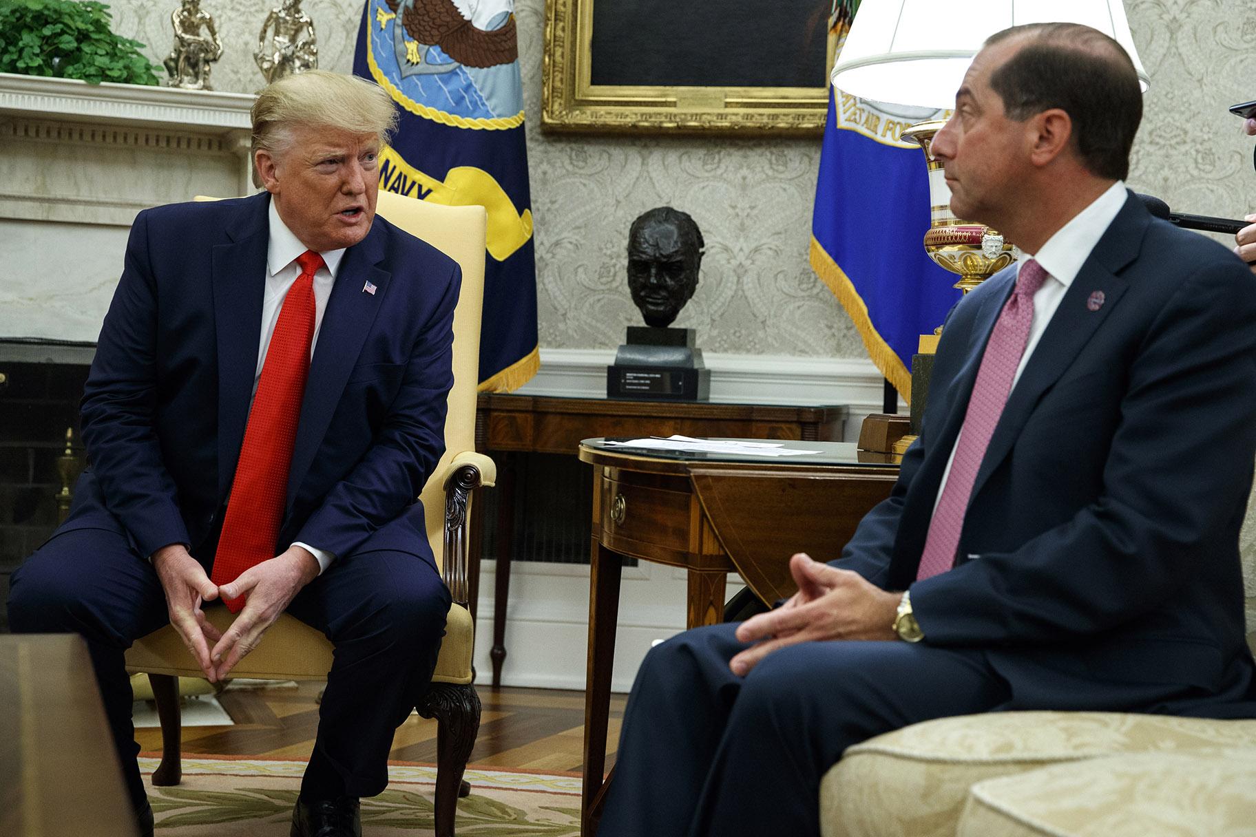 President Donald Trump talks to Secretary of Health and Human Services Alex Azar about a plan to ban most flavored e-cigarettes, in the Oval Office of the White House, Wednesday, Sept. 11, 2019, in Washington. (AP Photo / Evan Vucci) 