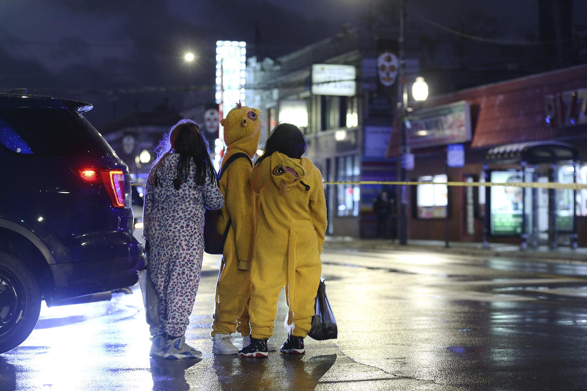 A group of children view a crime scene, where a 7-year-old girl was shot while trick-or-treating Thursday, Oct. 31, 2019, in Chicago. (John J. Kim / Chicago Tribune via AP)