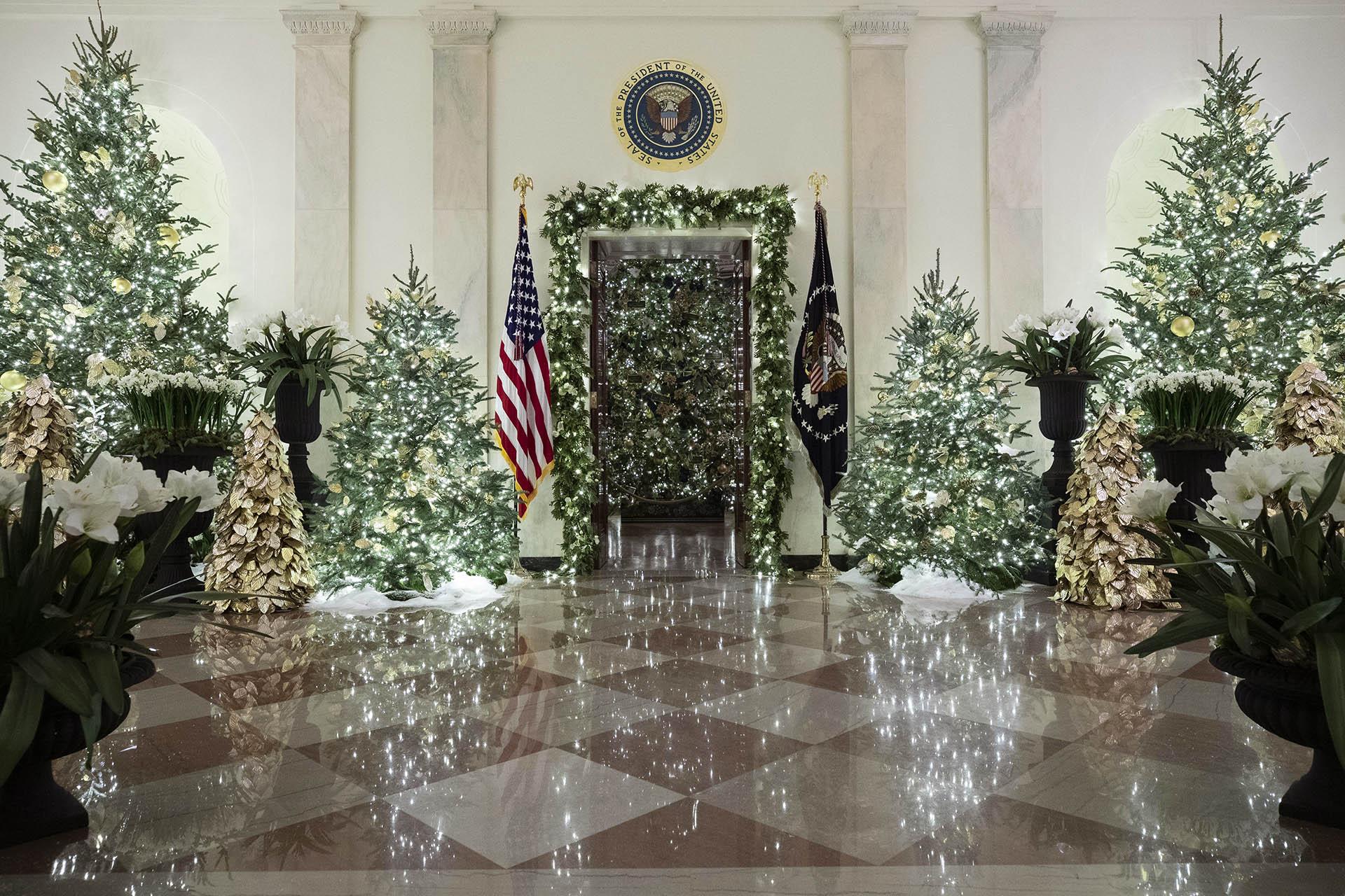 Patriotism Is the Theme of Christmas at the White House Chicago News