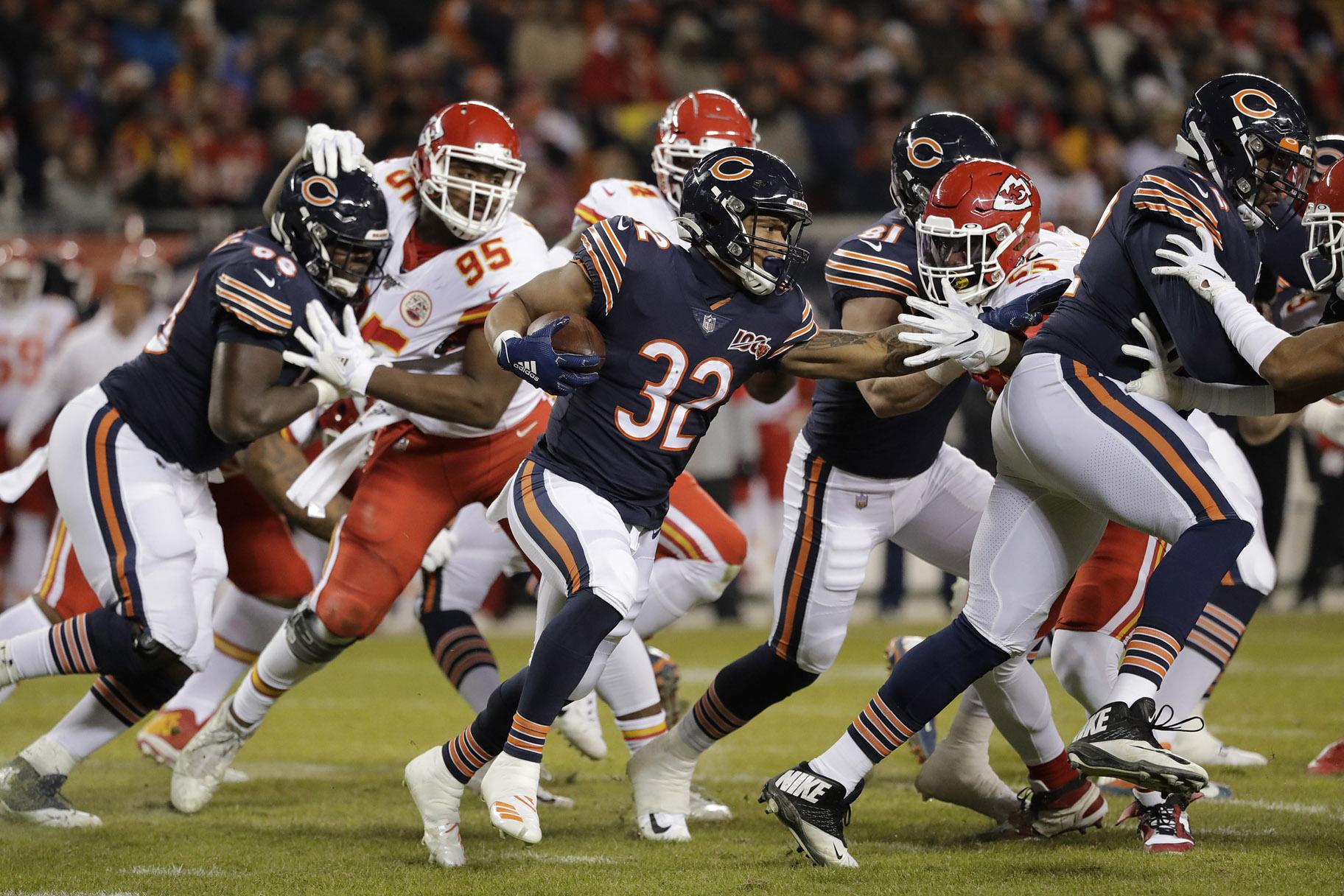 Chicago Bears running back David Montgomery (32) runs against the Kansas City Chiefs in the first half of an NFL football game in Chicago, Sunday, Dec. 22, 2019. (AP Photo  /Nam Y. Huh)