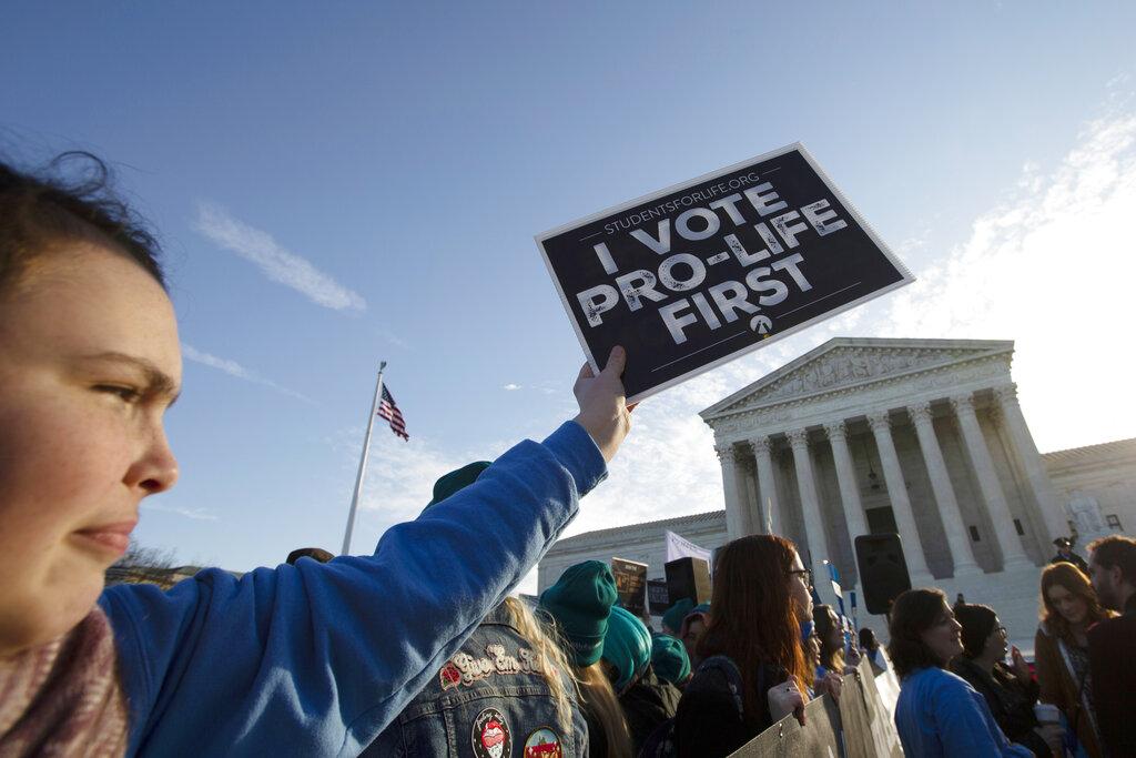 Anti-abortion demonstrators rally outside of the U.S. Supreme Court in Washington, Wednesday, March 4, 2020. (AP Photo / Jose Luis Magana)