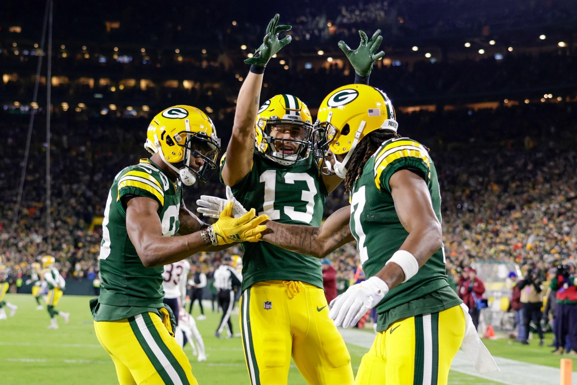 Rodgers Throws 4 TD Passes, Packers Defeat Bears 45-30 | Chicago News ...