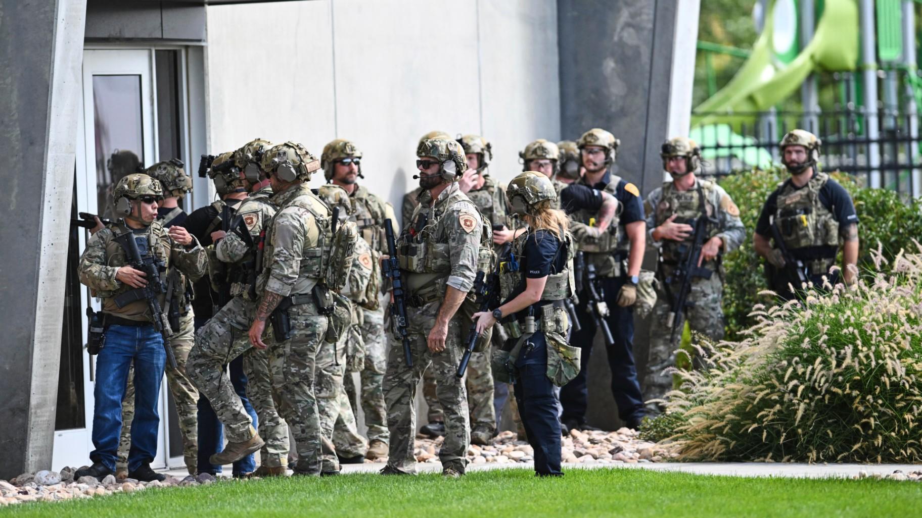 Law enforcement officials prepare to sweep a building at Utah Valley University, Wednesday, Sept. 10, 2025, in Orem, Utah. (AP Photo / Tyler Tate)