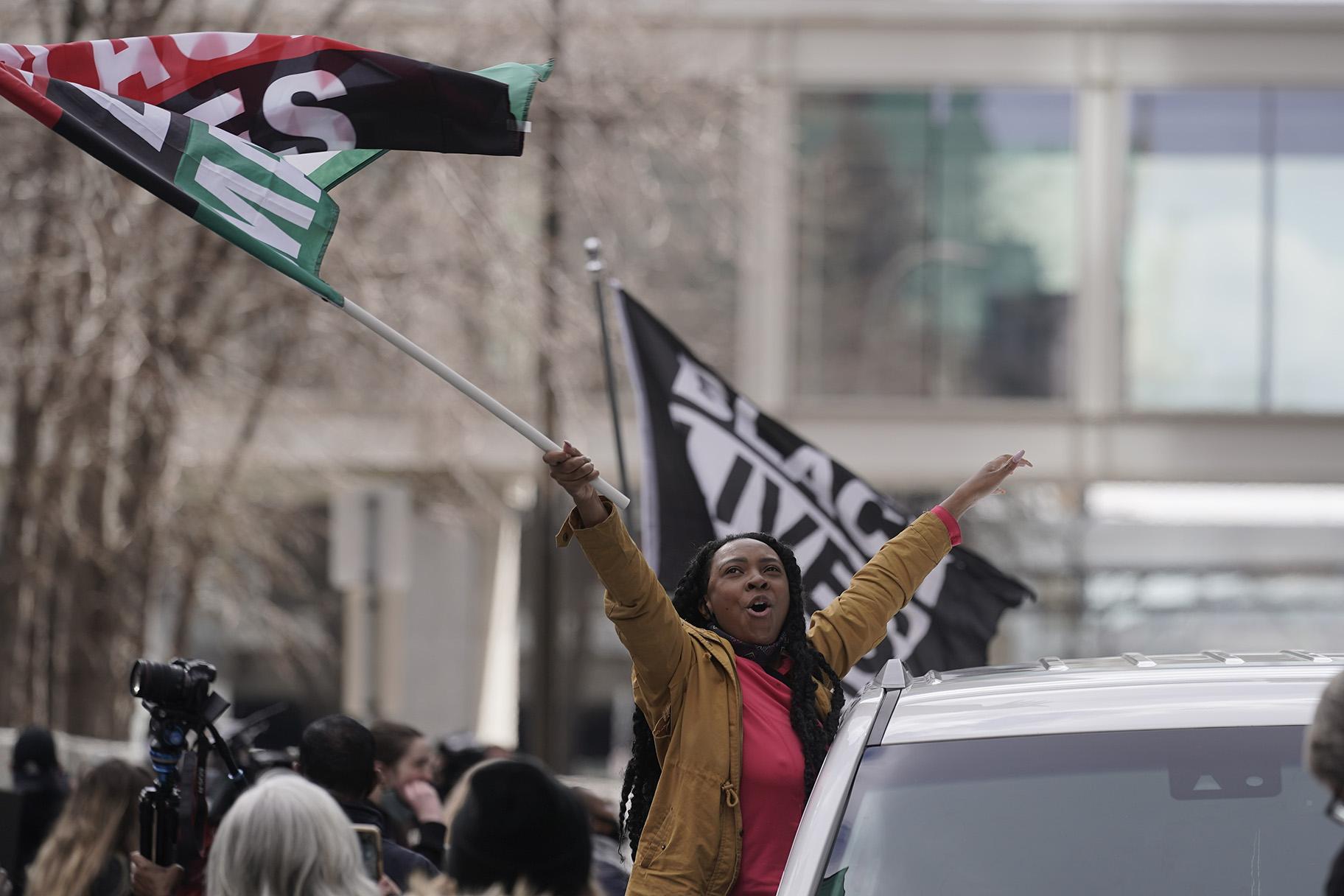 People cheer after a guilty verdict was announced at the trial of former Minneapolis police Officer Derek Chauvin for the 2020 death of George Floyd, Tuesday, April 20, 2021, in Minneapolis, Minn. (AP Photo / Morry Gash)
