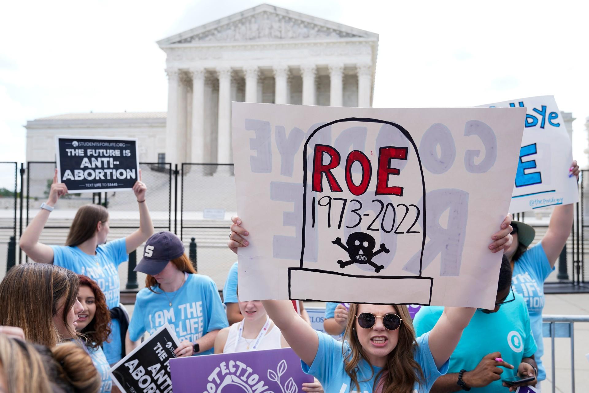 Supreme Court Overturns Roe v Wade States Can Ban Abortion Chicago