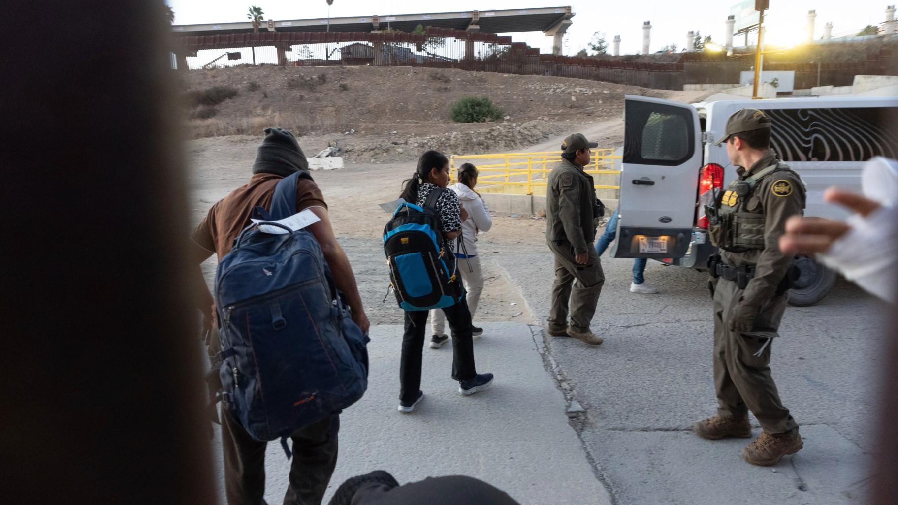 Migrants make their way to a Border Patrol van after crossing illegally and waiting to apply for asylum between two border walls separating Mexico and the United States, Tuesday, Jan. 21, 2025, in San Diego. (AP Photo / Gregory Bull)