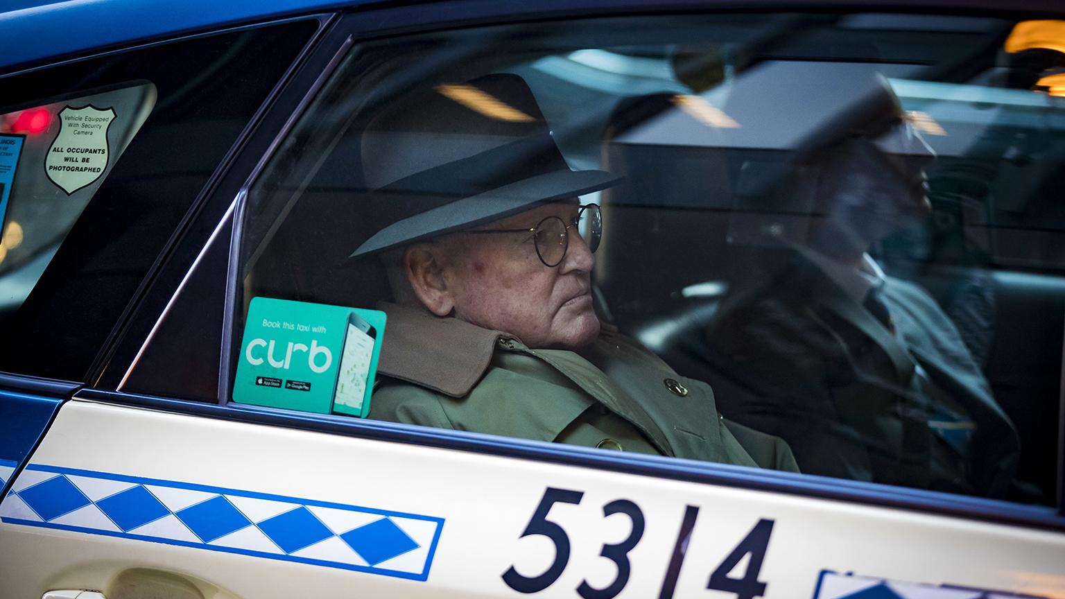 Ald. Ed Burke, 75, departs in a taxi after following his release after turning himself in at the Dirksen Federal Courthouse on Thursday, Jan. 3, 2019. (Brian Cassella / Chicago Tribune via AP)