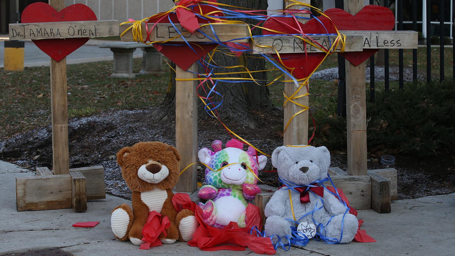 A memorial at Mercy Hospital on Tuesday, Nov. 20, 2018, the day after a shooting at the Near South Side hospital. (Antonio Perez / Chicago Tribune via AP)