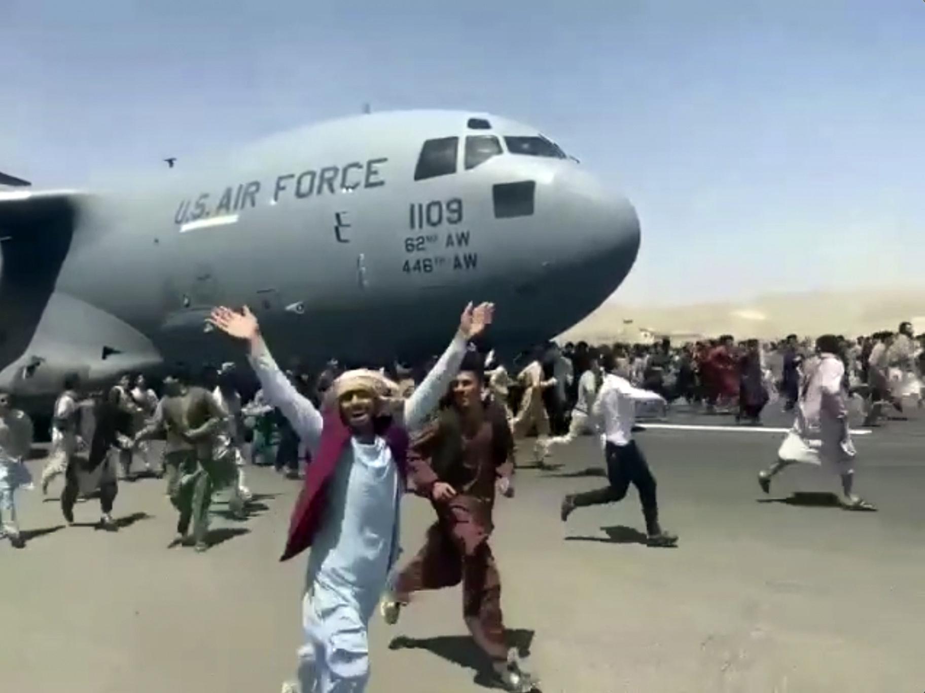 Kabul Airport Plunges Into Chaos As Taliban Patrol Capital Chicago News Wttw [ 1368 x 1824 Pixel ]