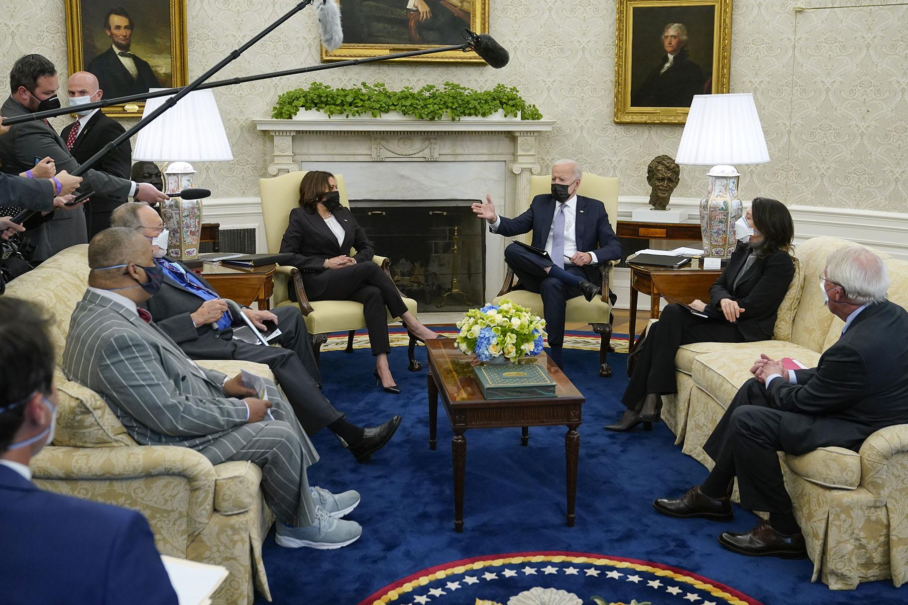 President Joe Biden and Vice President Kamala Harris meet with lawmakers to discuss the American Jobs Plan in the Oval Office of the White House, Monday, April 12, 2021, in Washington. (AP Photo / Patrick Semansky)