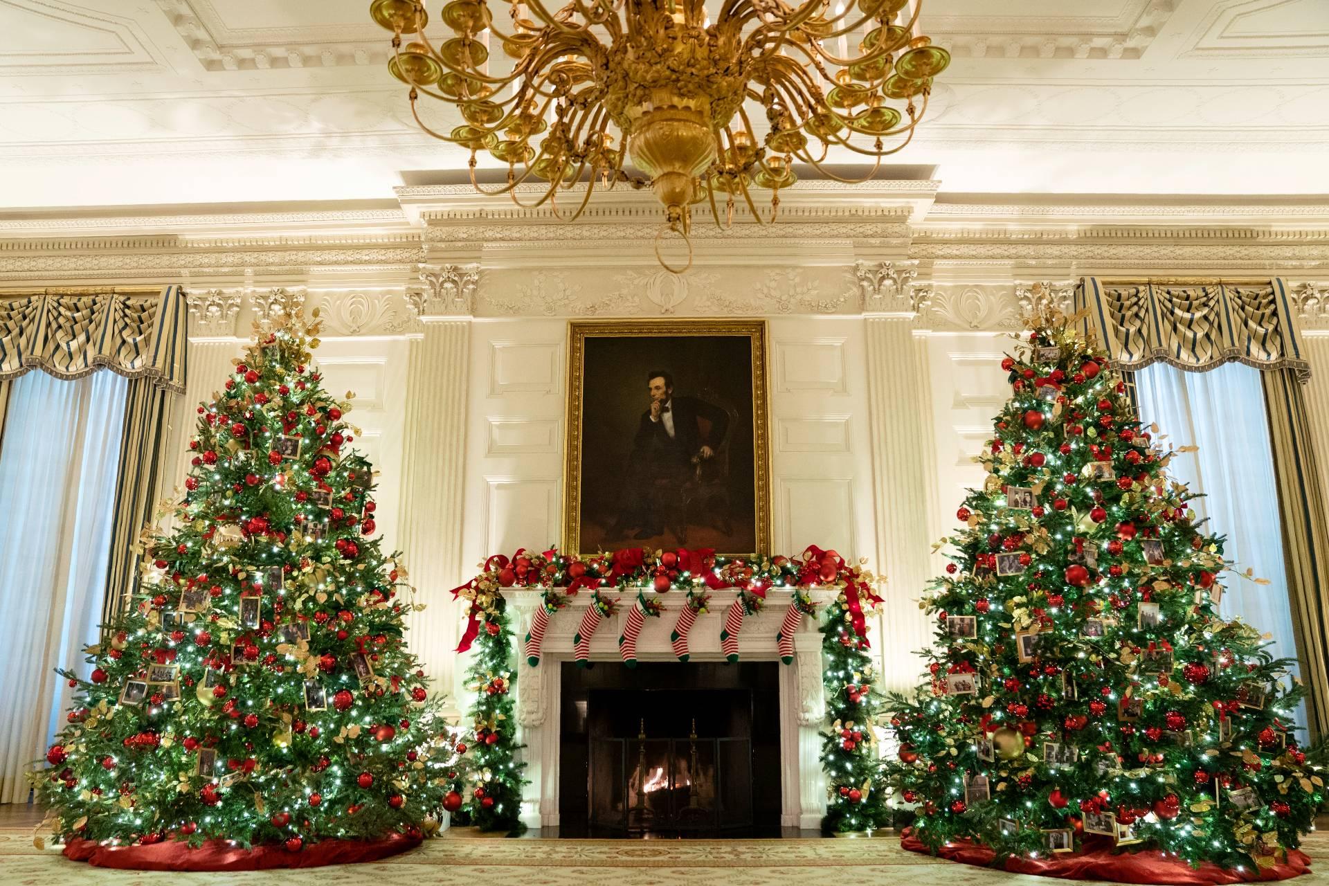 The State Dining Room of the White House is decorated for the holiday season during a press preview of the White House holiday decorations, Monday, Nov. 29, 2021, in Washington. (AP Photo / Evan Vucci)