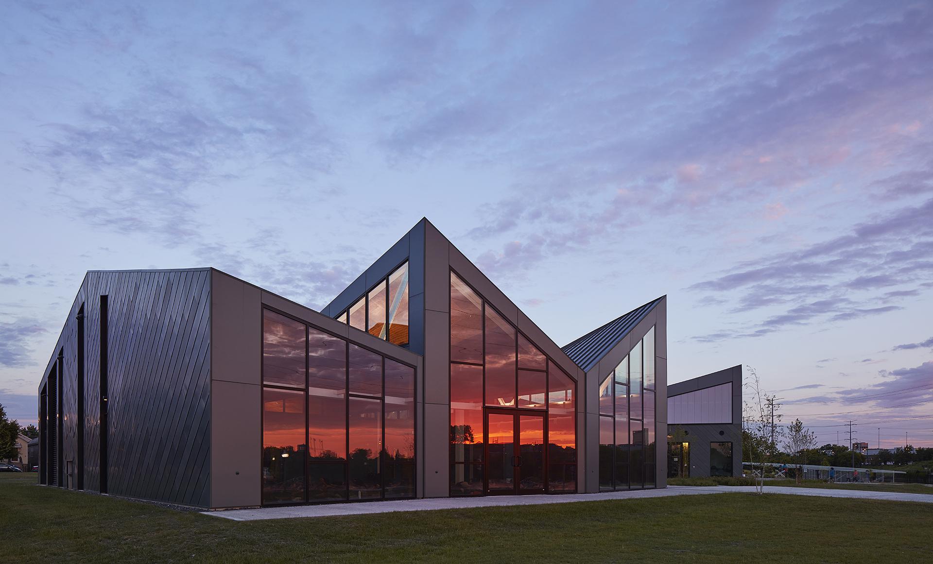 Eleanor Boathouse opened along the South Branch Chicago River in Bridgeport in late 2016. (Tom Harris Photography / Studio Gang)