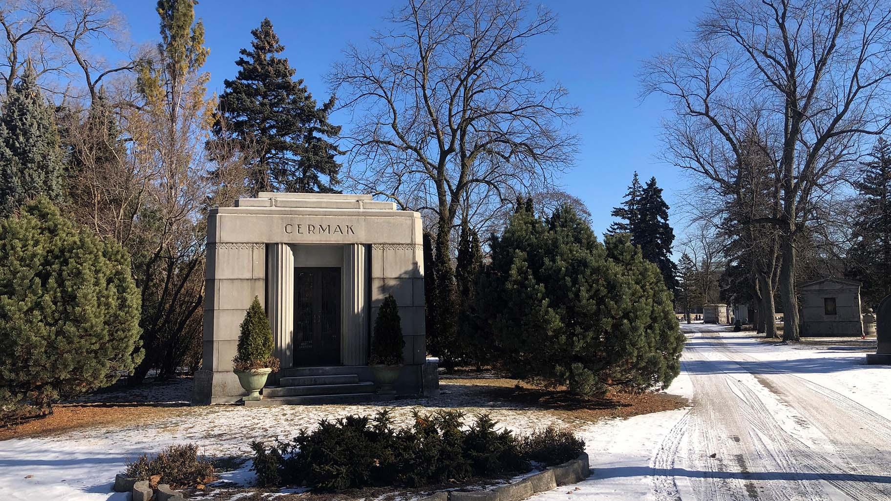 Bohemian National Cemetery on the Northwest Side. (Marc Vitali / WTTW News)