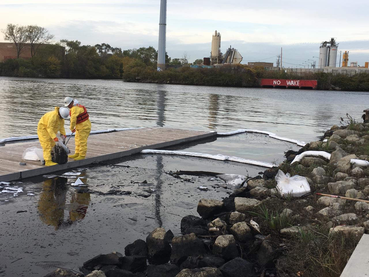 Workers from the Environmental Protection Agency respond to an oil spill Oct. 26 at a fork of the Chicago River known as Bubbly Creek. (EPA) 