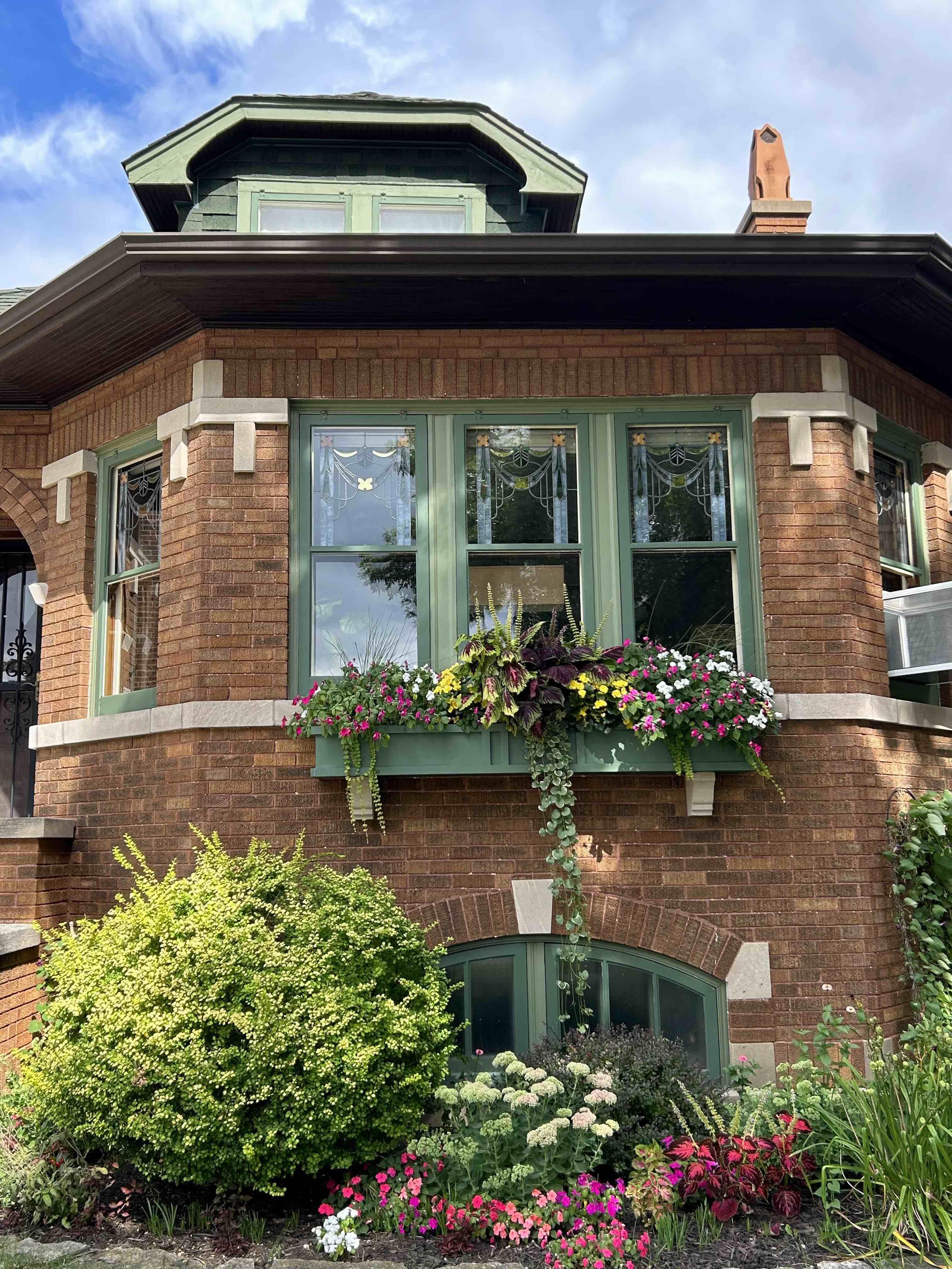 Nancy Dietz’s window box is integrated into her overall garden design. (Courtesy Chicago Bungalow Association)