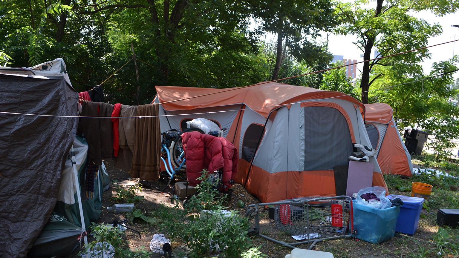 Tents set up in a homeless encampment along DesPlaines Street north of Roosevelt Road. (Kristen Thometz / Chicago Tonight)