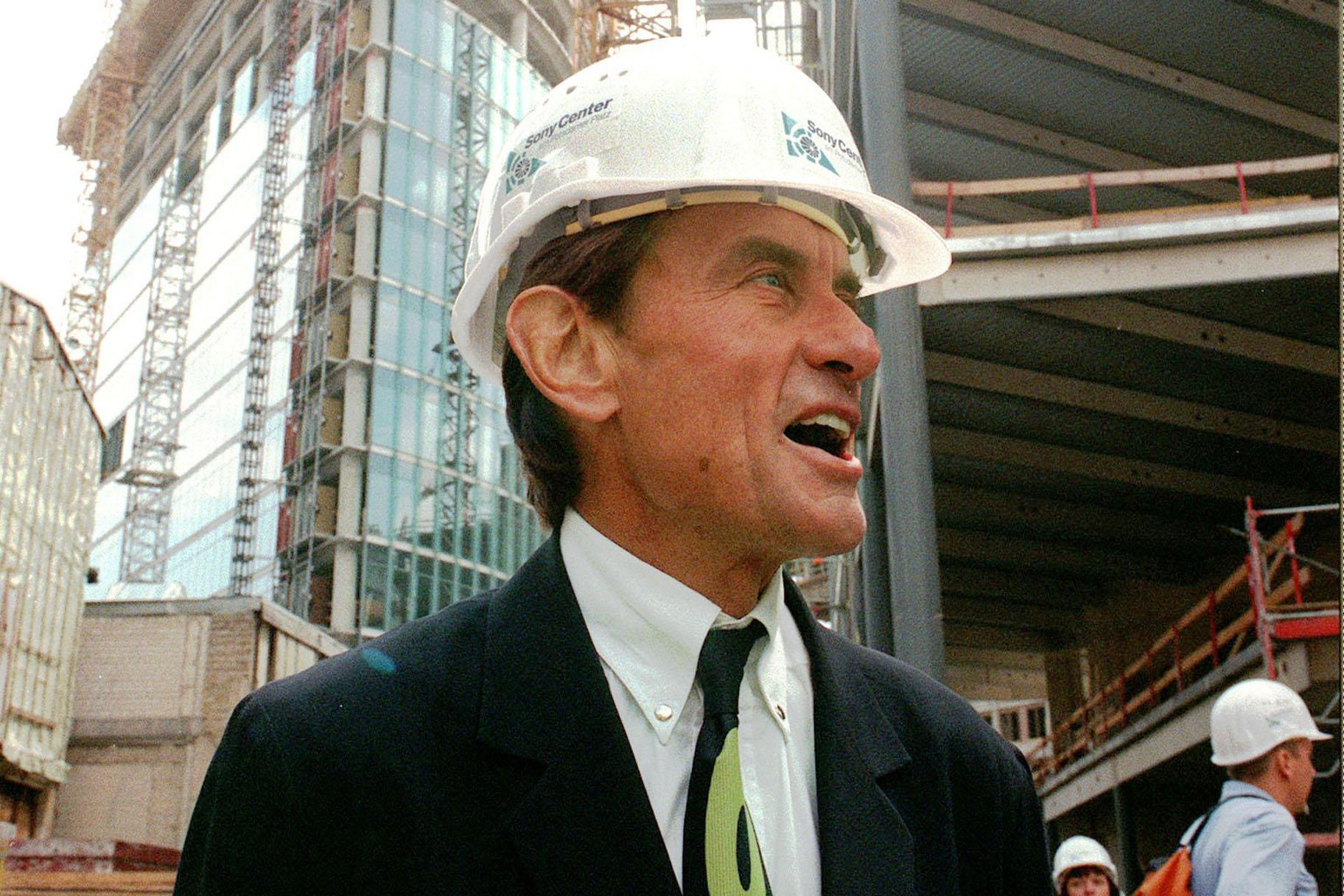 In this Wednesday, July 15, 1998 file photo, architect Helmut Jahn tours a construction site in Berlin. (AP Photos / Jockel Finck)