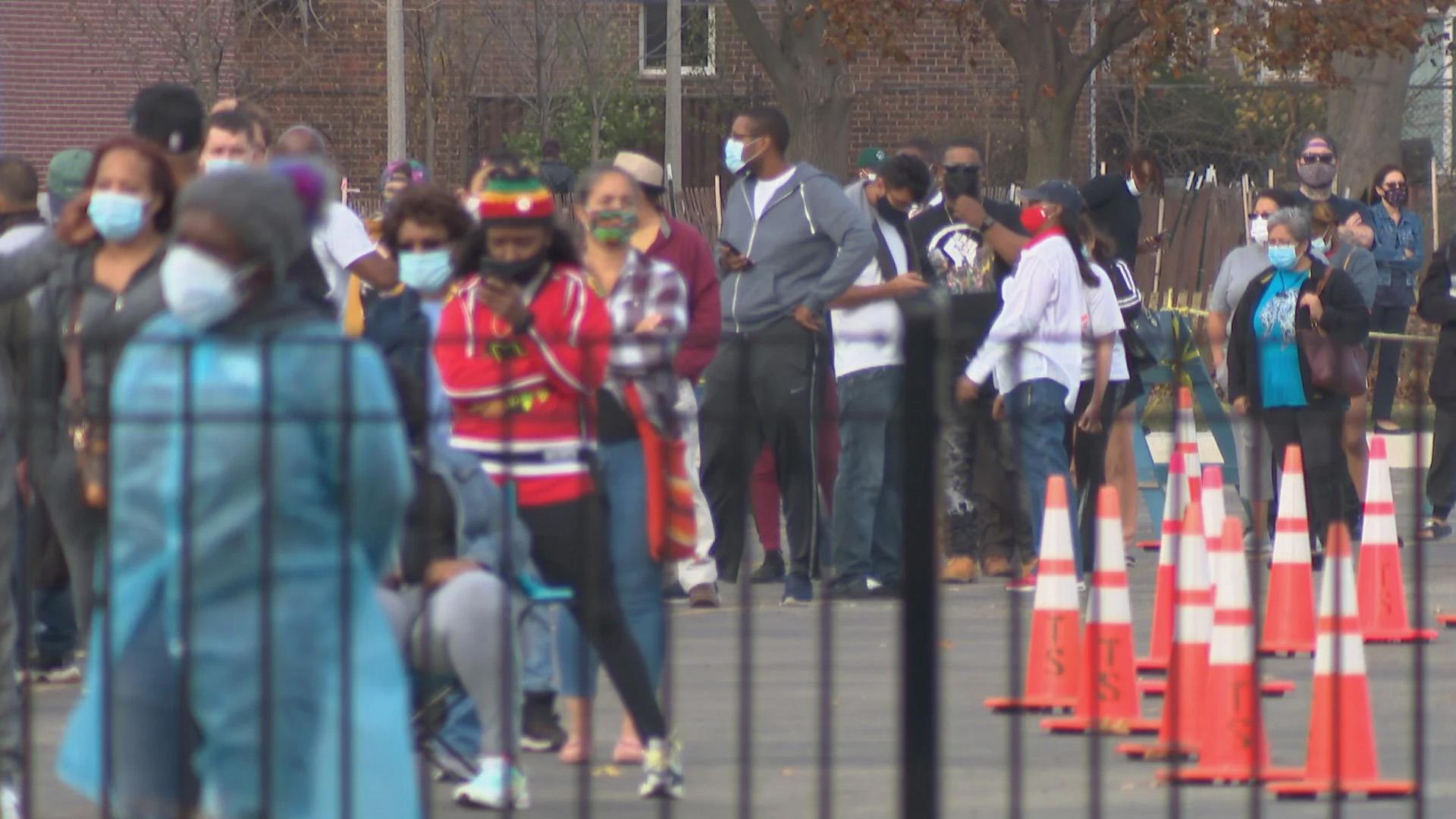 People wait in line for COVID-19 tests in Chicago. (WTTW News)