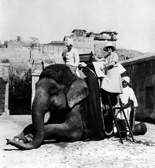 Malvina Hoffman in India. © The Field Museum