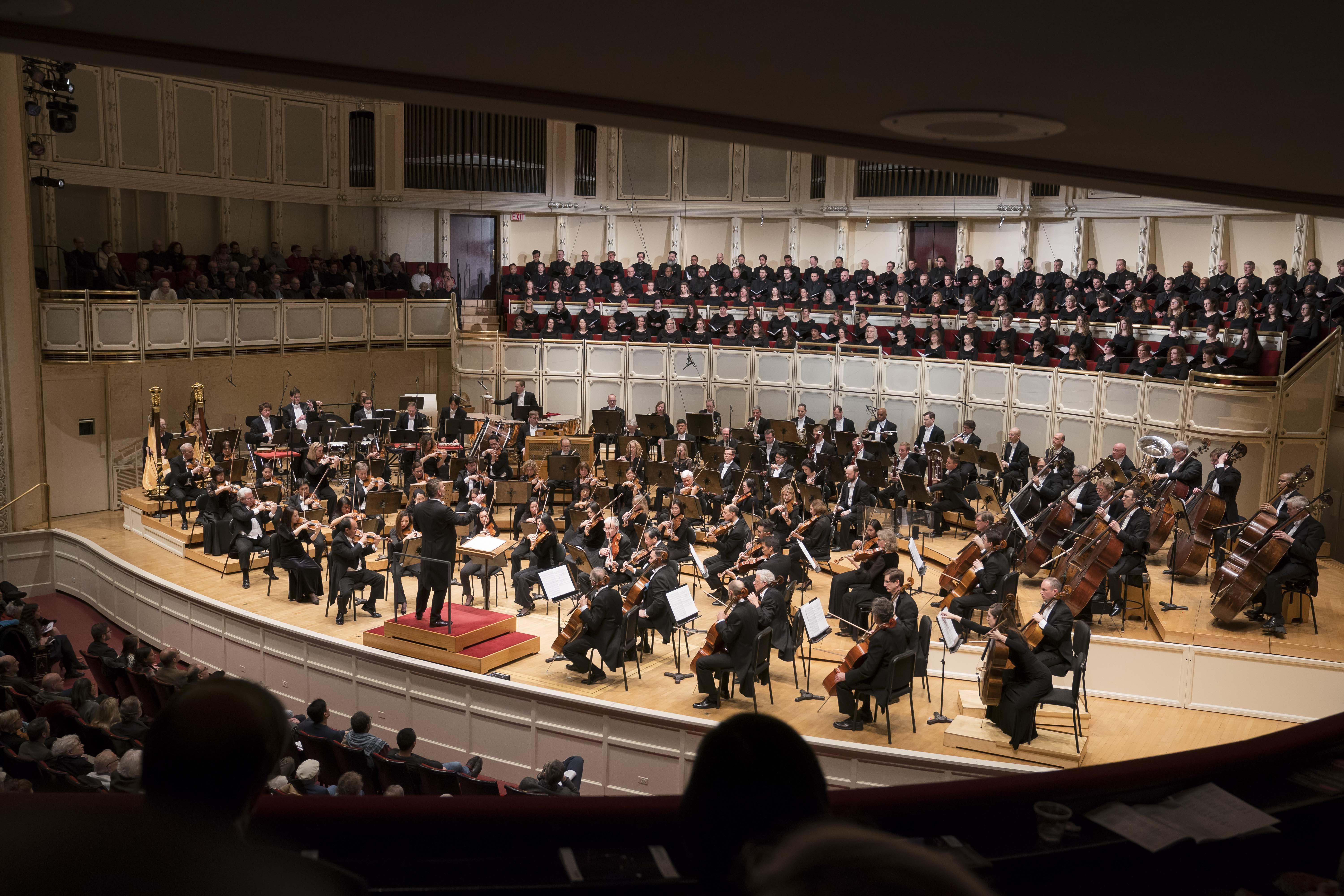 Guest conductor Matthias Pinstcher leads the Chicago Symphony Orchestra and Chorus in Ravel’s “Daphnis and Chloe.” (Photo © Todd Rosenberg)