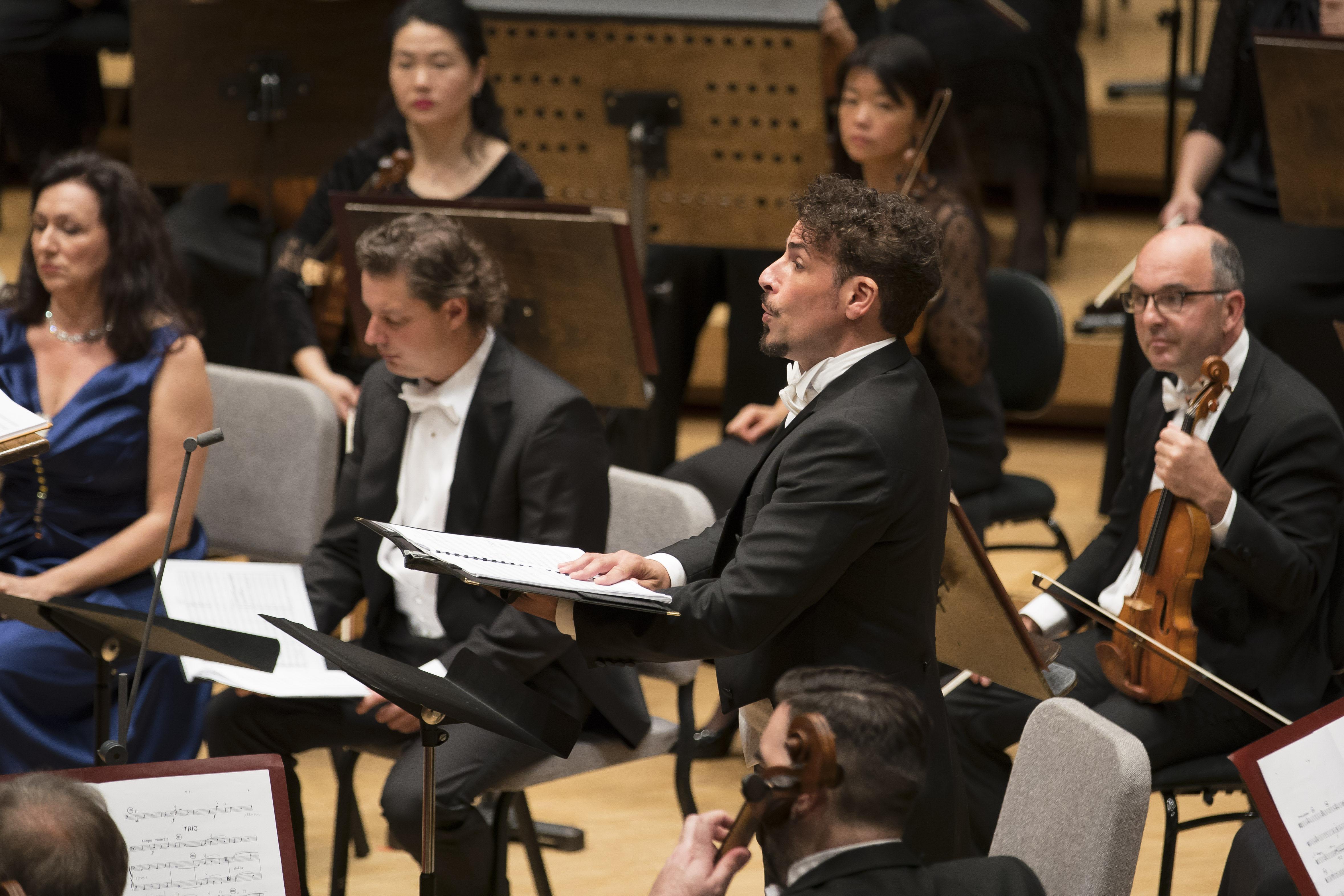 Tenor Enea Scala debuts as soloist with the Chicago Symphony Orchestra in Cherubini’s “Chant sur la mort de Joseph Haydn” led by Music Director Riccardo Muti. (© Todd Rosenberg)