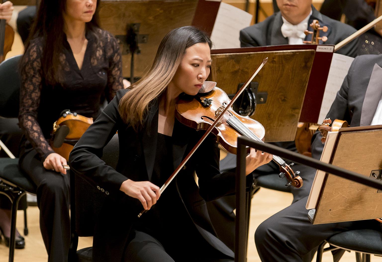 Associate Concertmaster Stephanie Jeong is featured in the world premiere of Bruno Mantovani’s “Threnos” with Marin Alsop and the CSO. (© Todd Rosenberg)