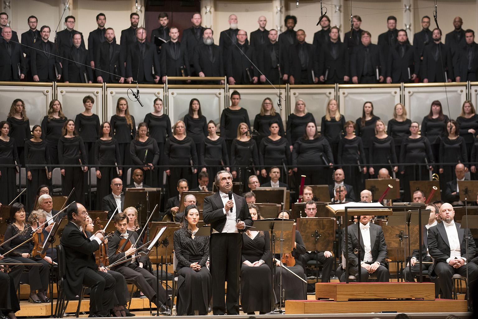 Zell Music Director Riccardo Muti dedicated the Thursday, Nov. 8 performance to the victims of the Thousand Oaks shooting. He asked the audience and musicians to stand for a moment of silence before the first notes of Verdi’s Requiem. (© Todd Rosenberg)