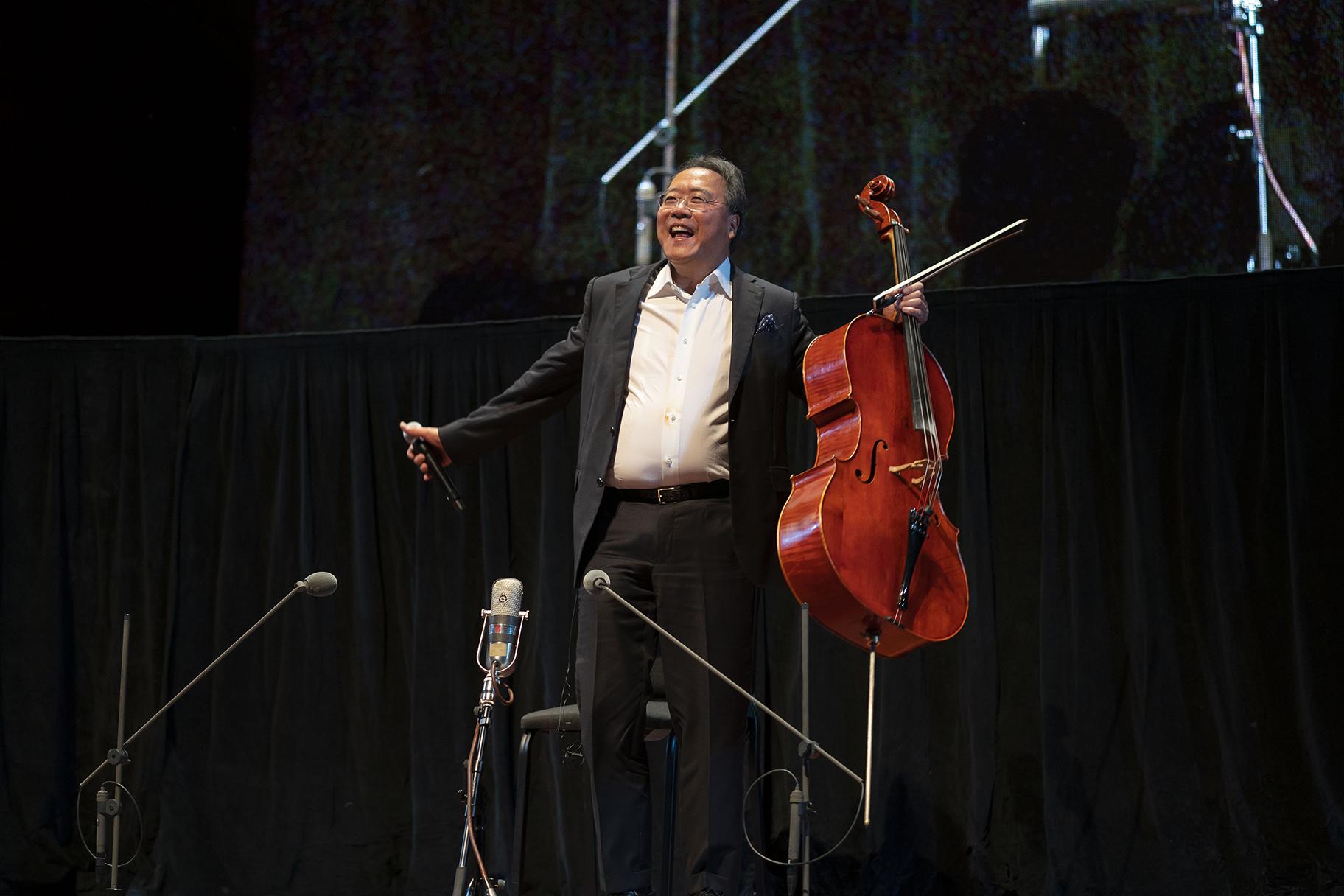 Yo-Yo Ma acknowledges the audience following the performance of J. S. Bach’s complete Cello Suites in a free concert at Millennium Park’s Jay Pritzker Pavilion on June 20, 2019. (Credit: Todd Rosenberg)