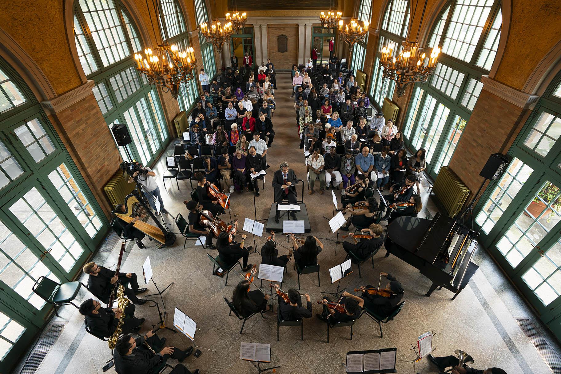 A community music rehearsal with the Chicago West Community Music Center and Riccardo Muti at the Columbus Park Refectory. (Photo by Todd Rosenberg)