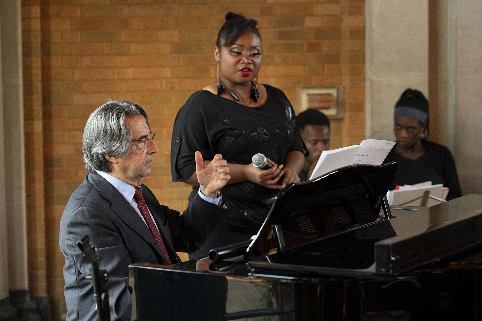 Chicago Symphony Orchestra Zell Music Director Riccardo Muti works with soprano Jessalle Jakes. (Photo by Todd Rosenberg)