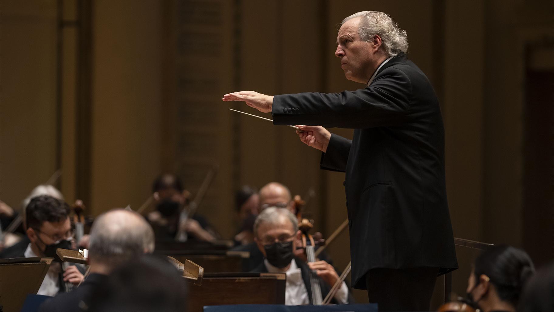 Guest conductor Manfred Honeck leads the Chicago Symphony Orchestra on October 28, 2021 in Schubert's Symphony No. 8. (Photo by Todd Rosenberg)